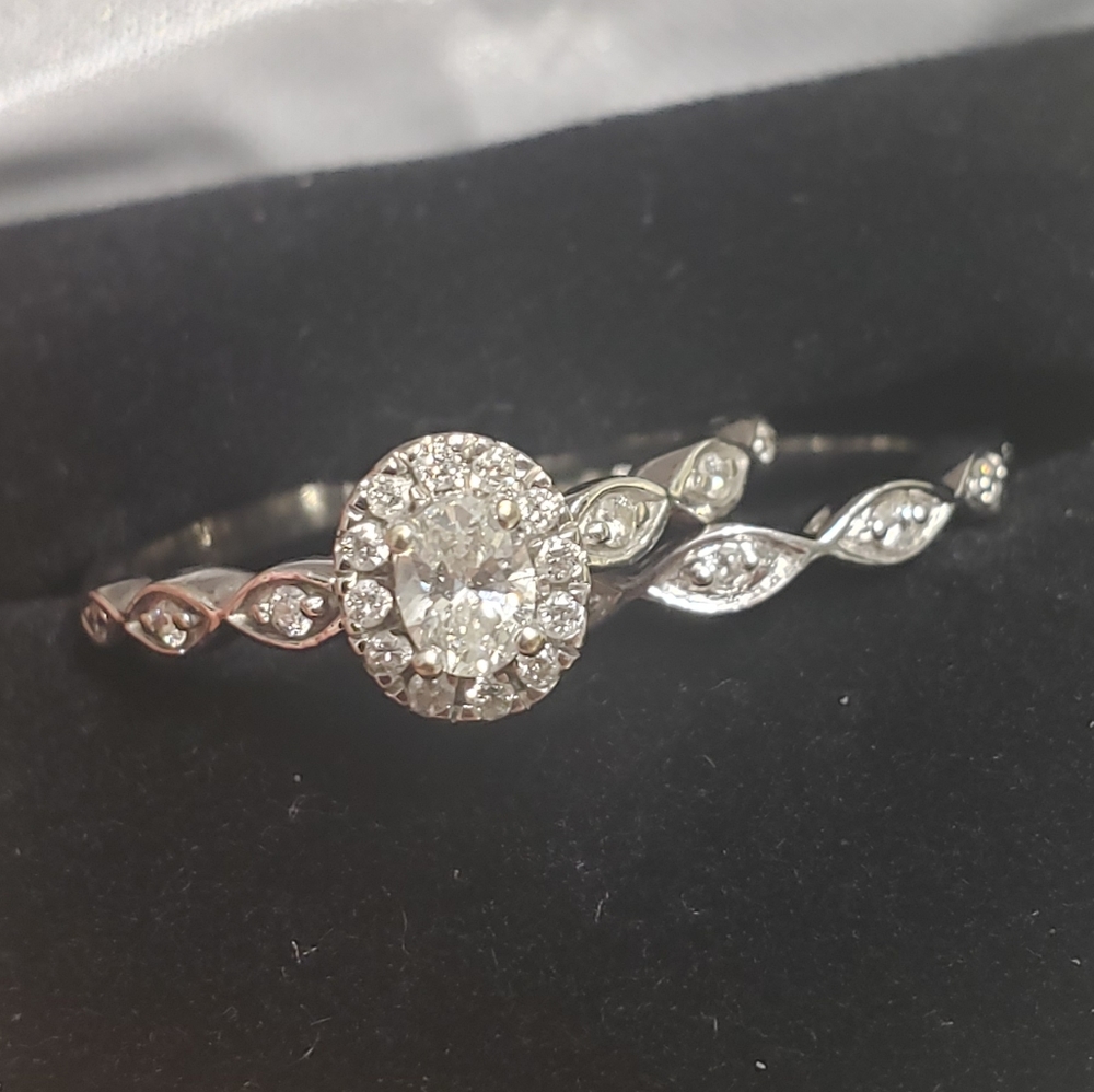 Stunning Kay Jewelers Diamond engagement set 10k